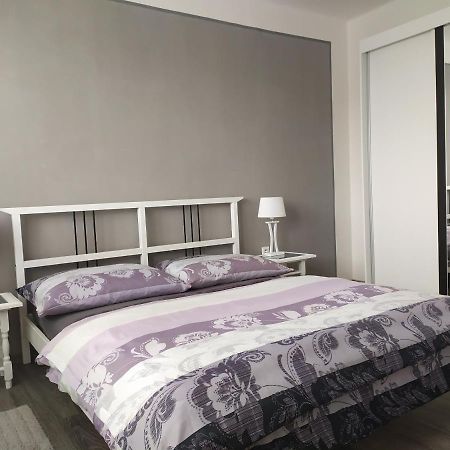 Byt Puskinova Apartment Hradec Kralove Exterior photo